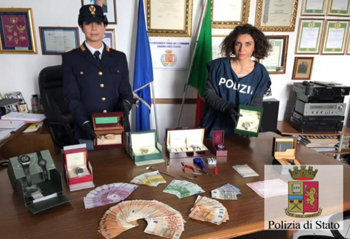 Polizia Di Stato Oggetti Rubati.Napoli La Polizia Recupera 11 Orologi Preziosi Rubati Capri Event