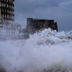 Maltempo a Napoli, vento forte temporale e fulmini: disagi in tutta la città