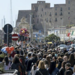 Napoli città icona: boom di turisti, vacanze da tutto esaurito